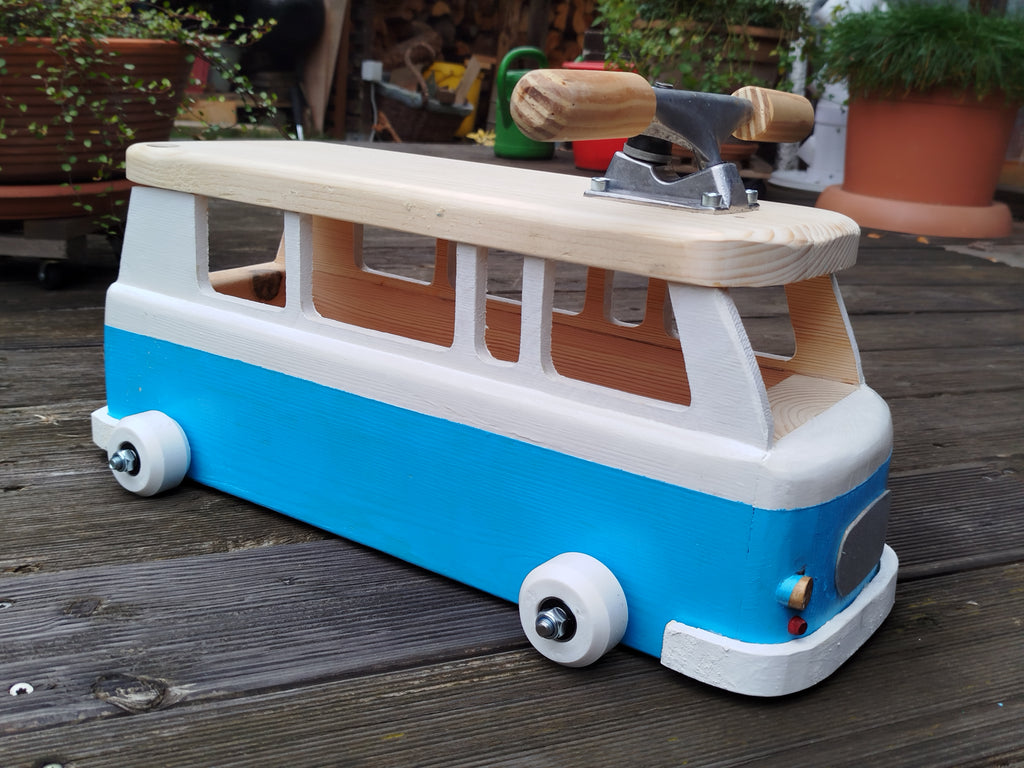 Holz-Bobby-Car "Barkas B1000" – Fahrbares Unikat