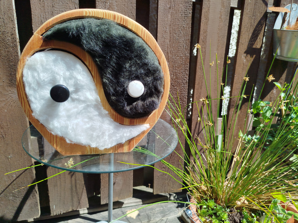 Schmuckkommode "Yin & Yang" – Rund mit Fell, Unikat